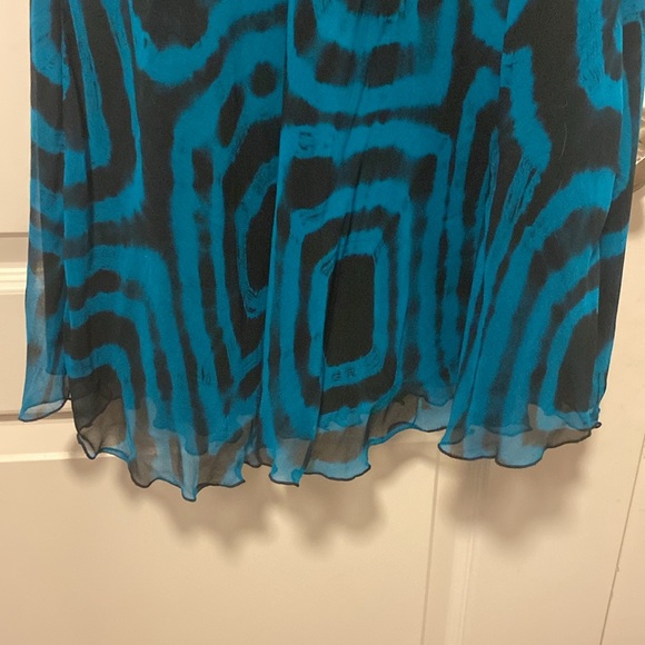 100% silk dress size S with black beaded detail at neckline. - Picture 6 of 8